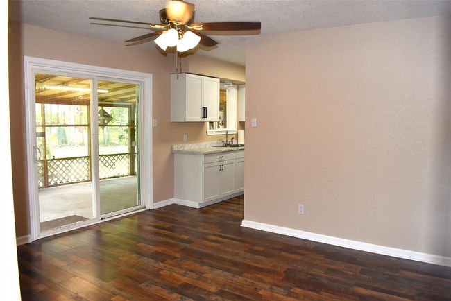 Dining room looking toward kitchen | Image 28