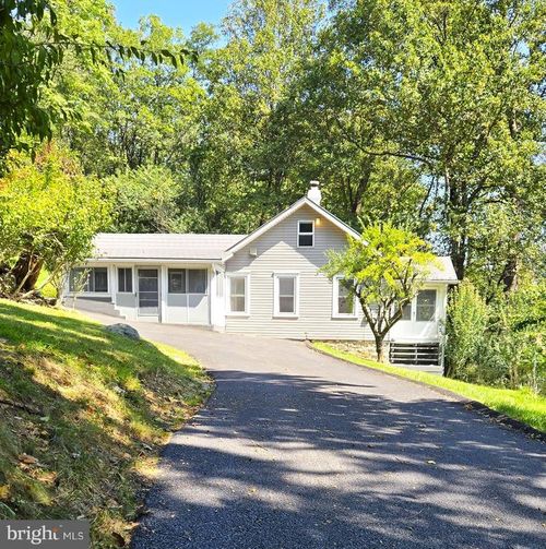 15215 Charmian Rd, BLUE RIDGE SUMMIT, PA, 17214-9512 | Card Image