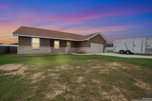 309 Las Palomas Dr, Lytle, TX, 78052-3576 | Card Image