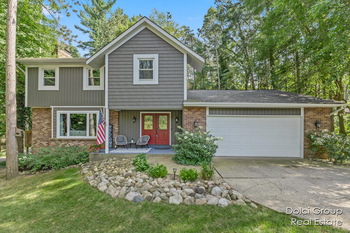 Pine Hollow Dr, Alto, MI 49302