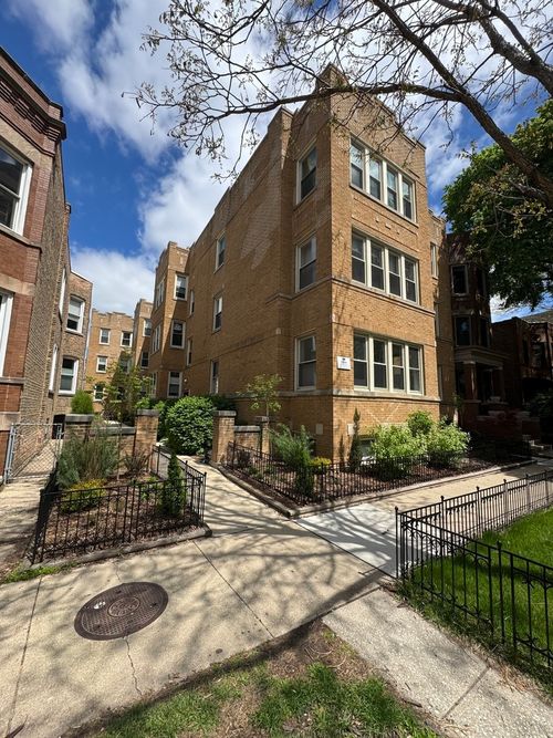 3s-1930 Addison St, Chicago, IL, 60613-3541 | Card Image