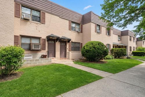 36a-144-27 72nd Ave, Flushing, NY, 11367-2401 | Card Image