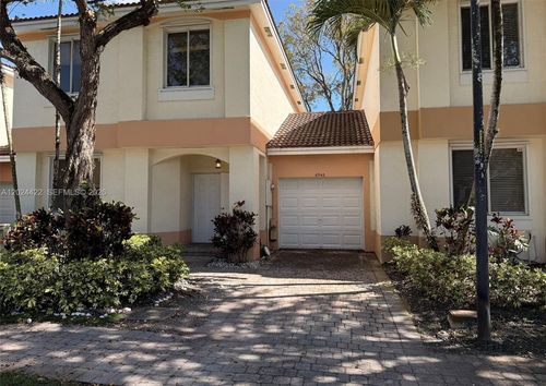 4-4-6542 Hidden Cove Dr, Davie, FL, 33314-7120 | Card Image