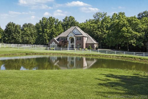 2325 W Lowry Rd, Claremore, OK, 74017-4905 | Card Image