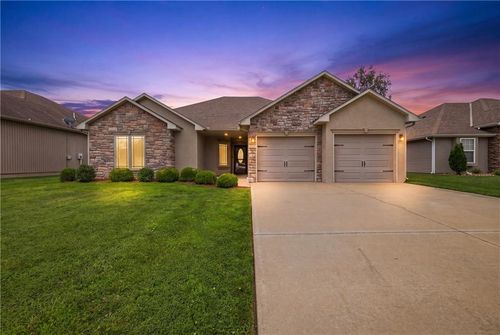620 Oakmont Dr, Warrensburg, MO, 64093-2165 | Card Image