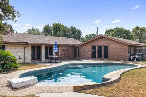 1027 Shady Cir, Lexington, TX, 78947-9422 | Card Image