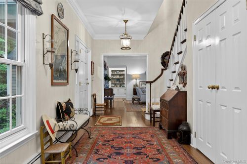 3 Peacock Pond Rd, Glen Cove, NY, 11542-3337 | Card Image
