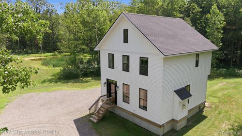 9725 Copper Ridge Dr, Fowlerville, MI, 48836-7720 | Card Image