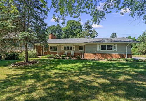 917 S Reading Rd, Bloomfield Hills, MI, 48304-2043 | Card Image