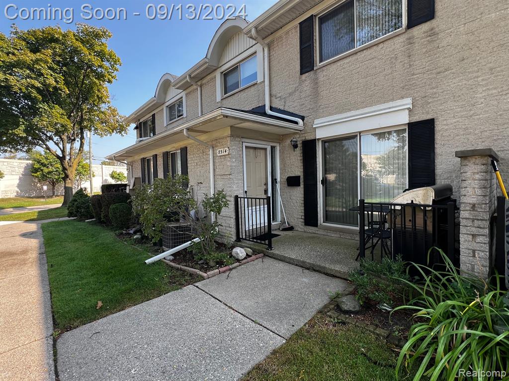 Hampshire Dr, Sterling Heights, MI 48313