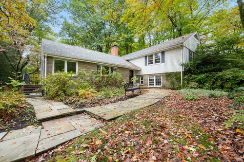 94 Richmond Ln, West Hartford, CT, 06117-1631 | Card Image