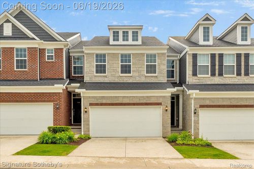 319 Strawberry Dr, Troy, MI, 48098 | Card Image