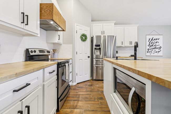 1708 Crestmeadow Ln, House other with 3 bedrooms, 2 bathrooms and null parking in Mansfield TX | Image 16