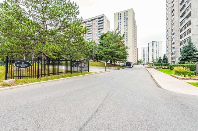 1404 - 25 Kensington Rd, Condo with 2 bedrooms, 1 bathrooms and 1 parking in Brampton ON | Image 26