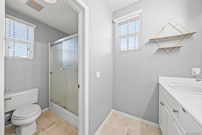733 Anchor Cv, Townhouse with 2 bedrooms, 3 bathrooms and 2 parking in San Diego CA | Image 27