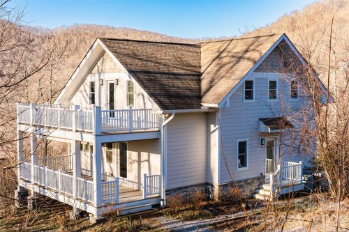 11 Lila Ln, Clyde, NC, 28721-8824 | Card Image