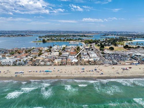 b-711 Island Ct, San Diego, CA, 92109-7783 | Card Image