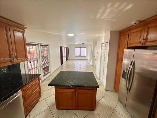 0-8950 Nw 189th Ter, Hialeah, FL, 33018-6237 | Card Image