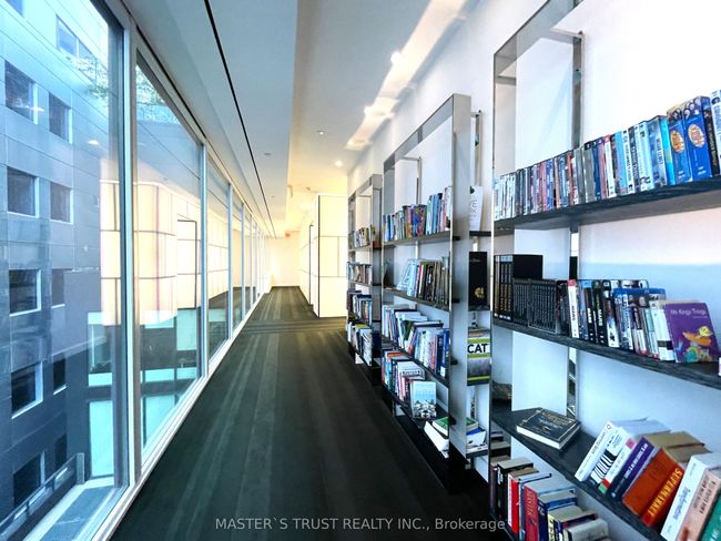 809 - 125 Peter St, Condo with 2 bedrooms, 1 bathrooms and 1 parking in Toronto ON | Image 21