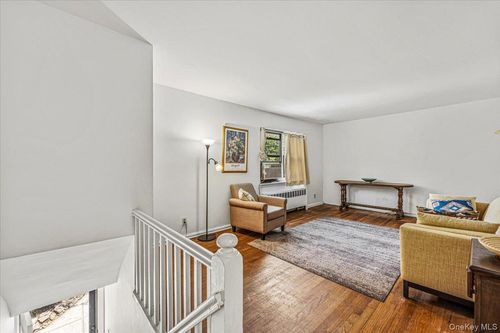 86a2-220-15 75th Ave, Oakland Gardens, NY, 11364-3036 | Card Image