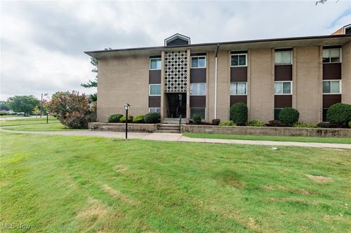 apt-123-10427 N Church Dr, Parma Heights, OH, 44130-8604 | Card Image