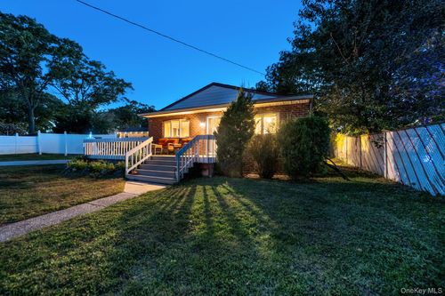 629 East Dr, Lindenhurst, NY, 11757-3106 | Card Image