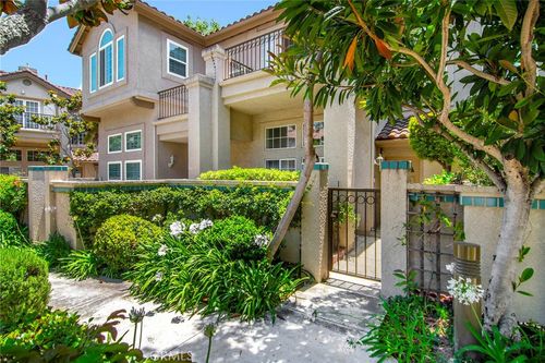618 Warwick Ave, Thousand Oaks, CA, 91360-3708 | Card Image