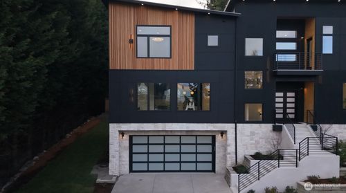 3695 122nd Ave Se, Bellevue, WA, 98006-1166 | Card Image