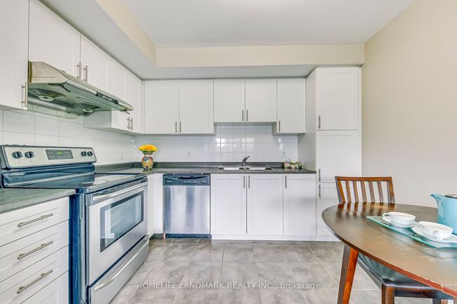 121 - 2891 Rio Crt, Condo with 2 bedrooms, 2 bathrooms and 1 parking in Mississauga ON | Image 8