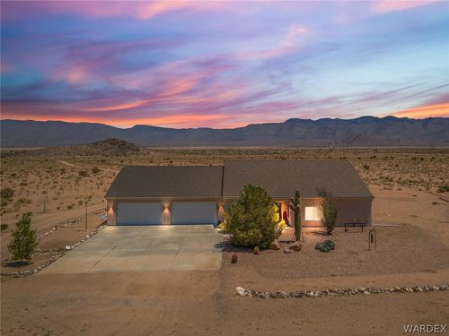 8305 E Mousley Dr, Kingman, AZ, 86401-9182 | Card Image