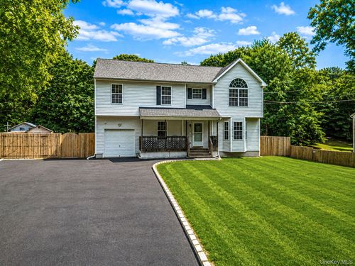 10 Cedar Lane, Brookhaven, NY, 11763 | Card Image