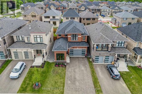 15 Ainslie Hill Cres, Sutton West, ON, L0E1R0 | Card Image