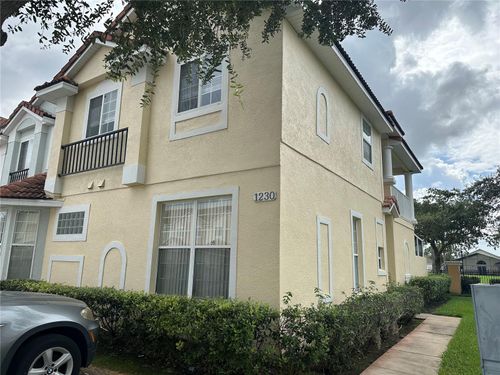 1230 S Beach Cir, KISSIMMEE, FL, 34746-6746 | Card Image