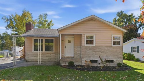 213 E Maple Grove St, Syracuse, IN, 46567-1711 | Card Image