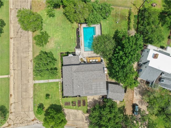 Bird's eye view of a pool | Image 45