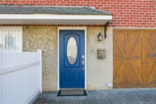 250 39th Rd, Little Neck, NY, 11363-1409 | Card Image