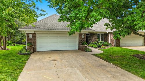 664 Larch Ln, Iowa City, IA, 52245-3435 | Card Image
