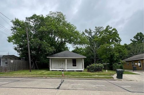 2392 Delaware St, Beaumont, TX, 77703-4225 | Card Image