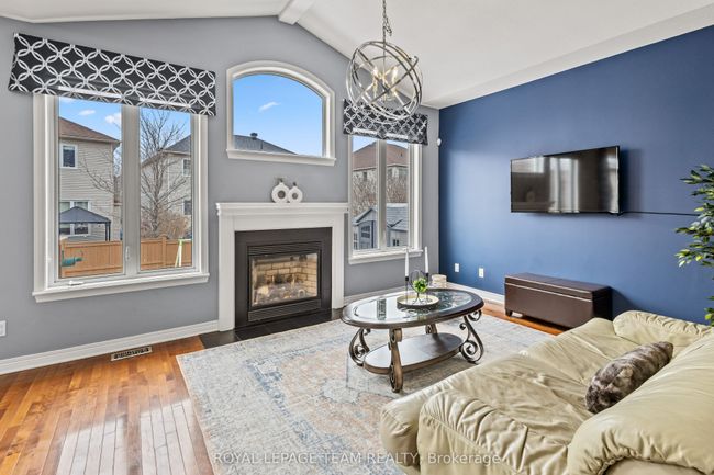 817 Feather Moss Way, House other with 4 bedrooms, 4 bathrooms and 4 parking in Gloucester ON | Image 13