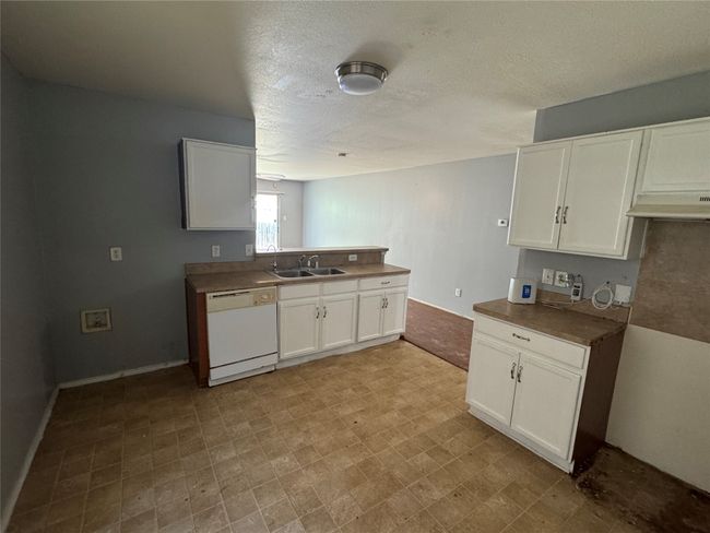 3048 Saint Ursula Dr, House other with 3 bedrooms, 2 bathrooms and null parking in Dallas TX | Image 7