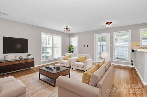 2045 Flushing Ct, Charlotte, NC, 28215-4270 | Card Image