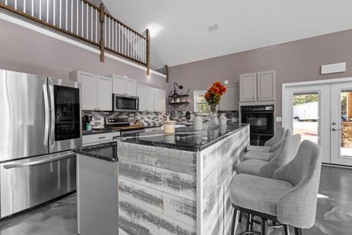 520 Bonner Way, Estill Springs, TN, 37330-4077 | Card Image