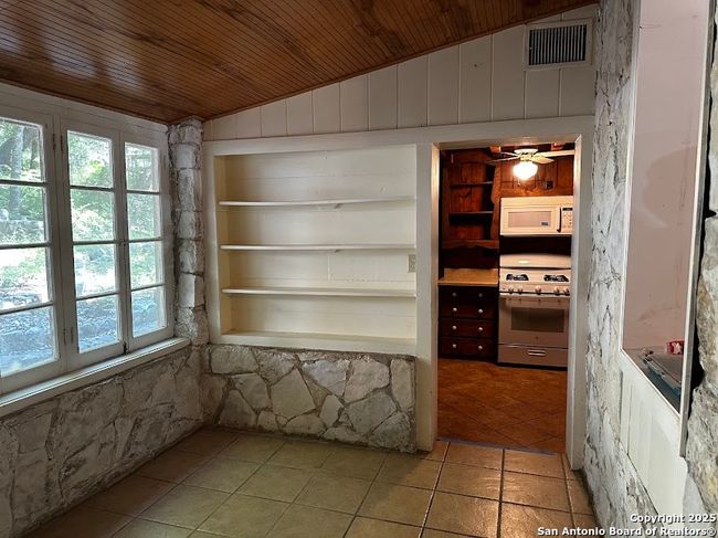 19614 Grey Forest Dr, House other with 2 bedrooms, 2 bathrooms and null parking in Helotes TX | Image 7