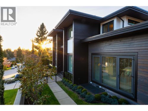 908 Beaconsfield Rd, North Vancouver, BC, V7R1S8 | Card Image