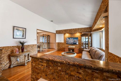 51 Davison Ave, East Rockaway, NY, 11518-1325 | Card Image