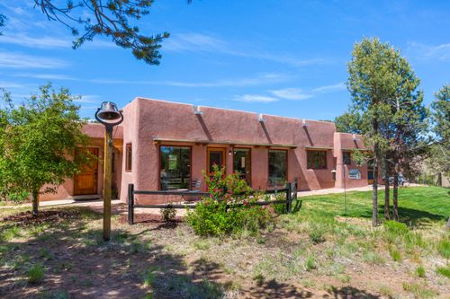 200 Sangre De Cristo Cir, Cedar Crest, NM, 87008-9525 | Card Image