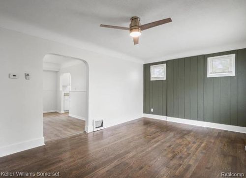 22625 Oaklane St, Warren, MI, 48089-5451 | Card Image