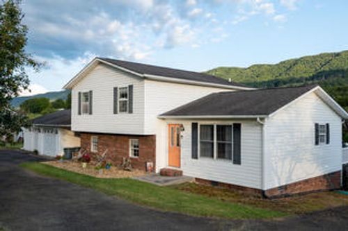 3863 Mountain Rd., Cedar Bluff, VA, 24609 | Card Image
