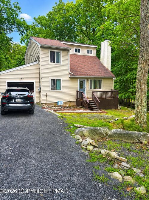 2133 Mallard Ct, Bushkill, PA, 18324-9106 | Card Image