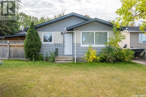 315 Macarthur Dr, Prince Albert, SK, S6V5X3 | Card Image